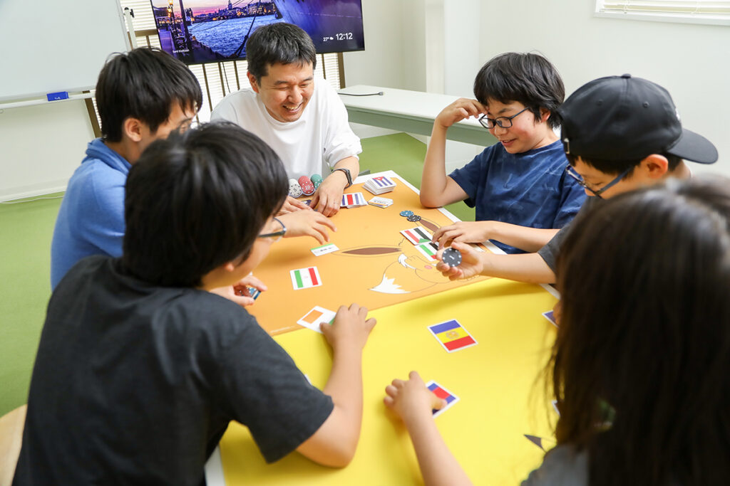 世界の国旗を使ったゲームで、いろんな知識を増やします